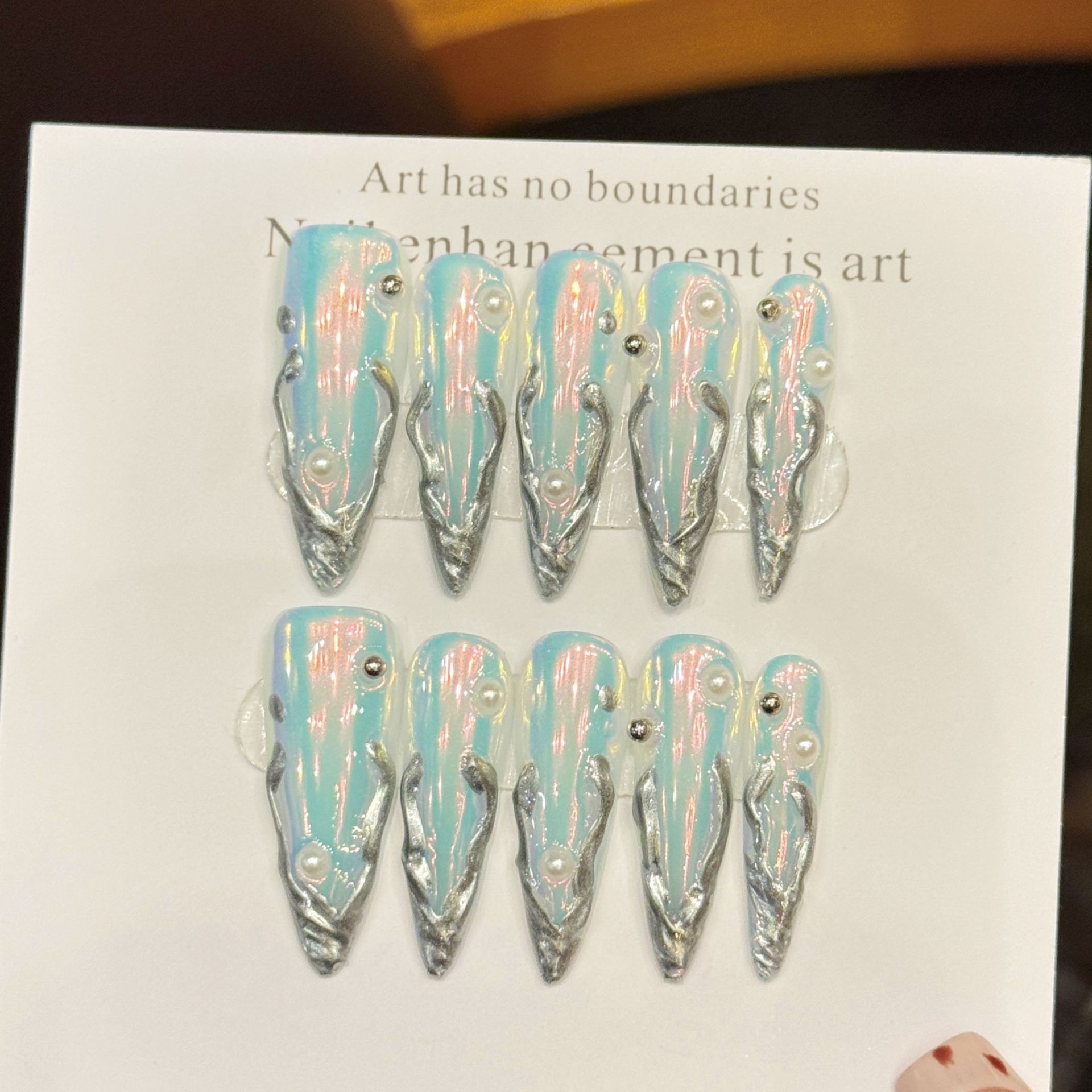10個入り シルバーオーロラ ロングスティレット フェイクネ - Nail Art Press On のレビューと価格