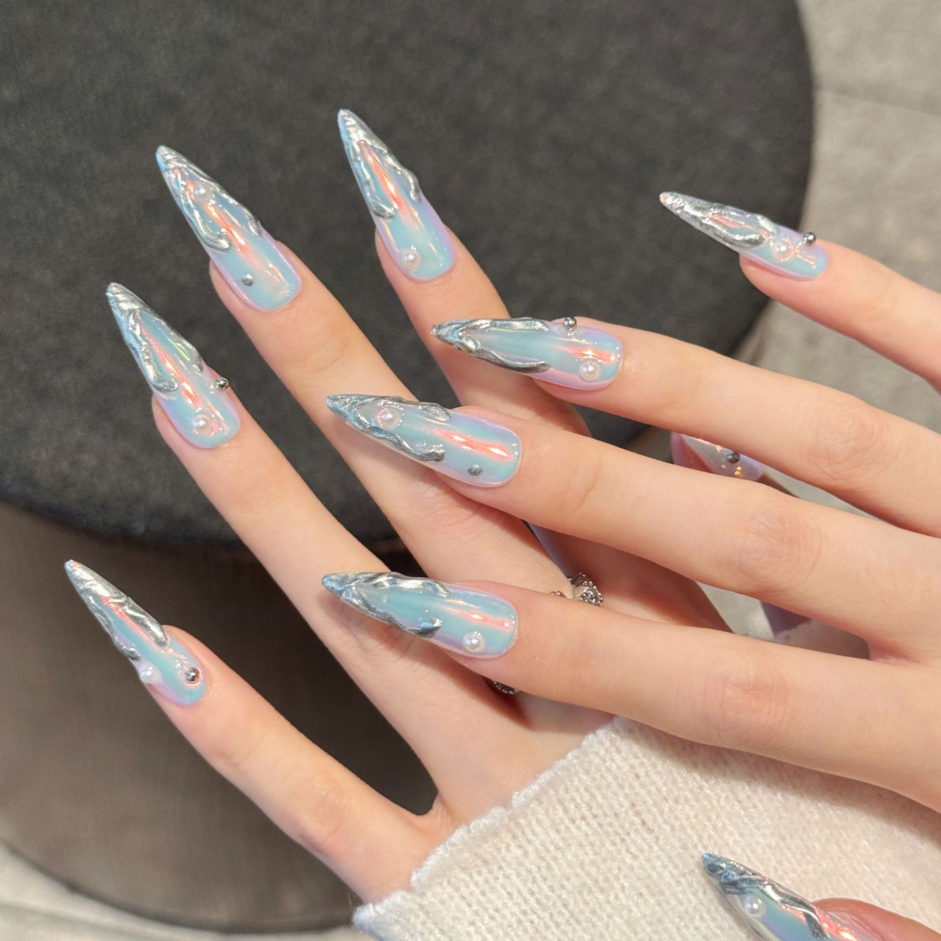 10個入り シルバーオーロラ ロングスティレット フェイクネ - Nail Art Press On のレビューと価格