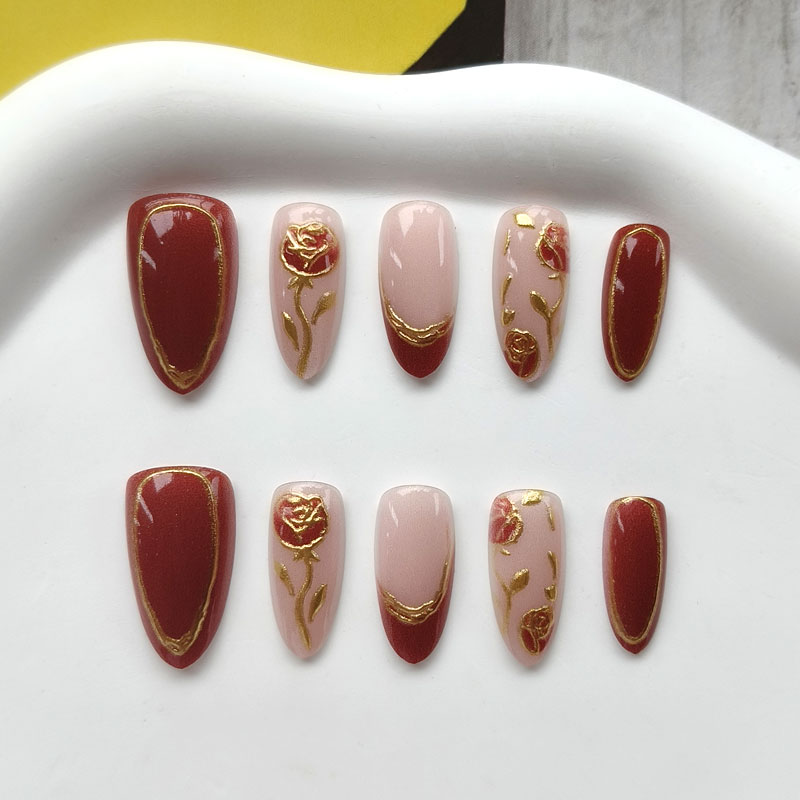 10個入り、フレンチスタイルのワインレッドと金箔を施したバラ - Nail Art Press On のレビューと価格